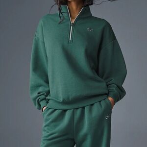 Set ALO Yoga Forest Green Half-Zip Sweatshirt and strait leg sweatpants